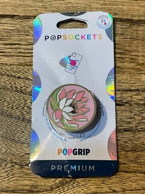 NWT Popsockets Phone Accessory, gold detailed lily pad, plum colored base.